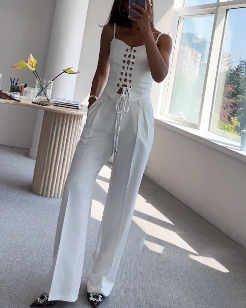 Romina - Zweiteiliges Ensemble mit einem Oberteil zum Binden mit schmalen Trägern und einer fließenden weiten Hose