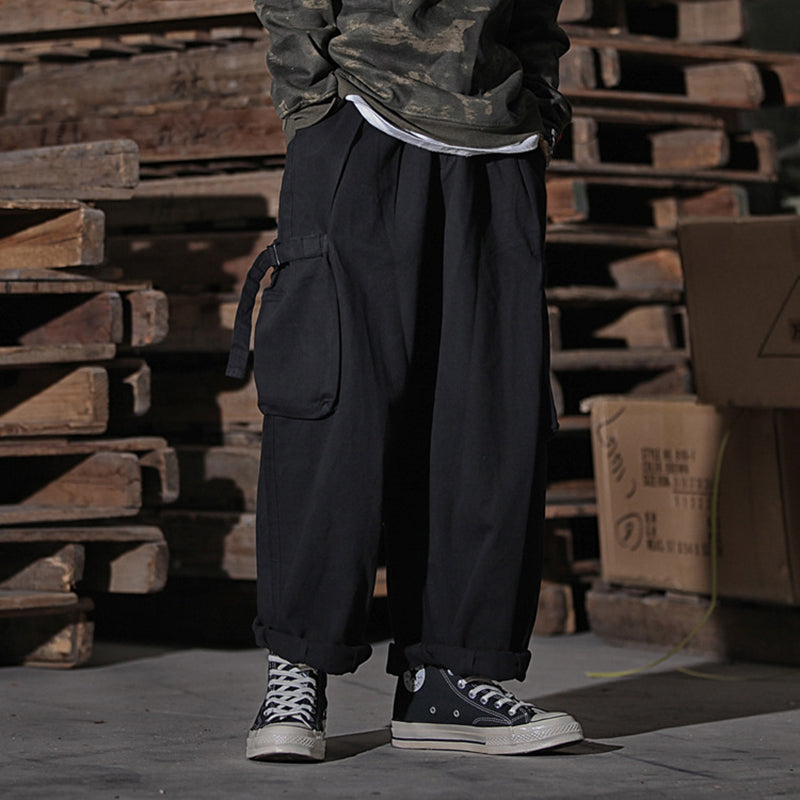 Lose Hose mit weitem Bein