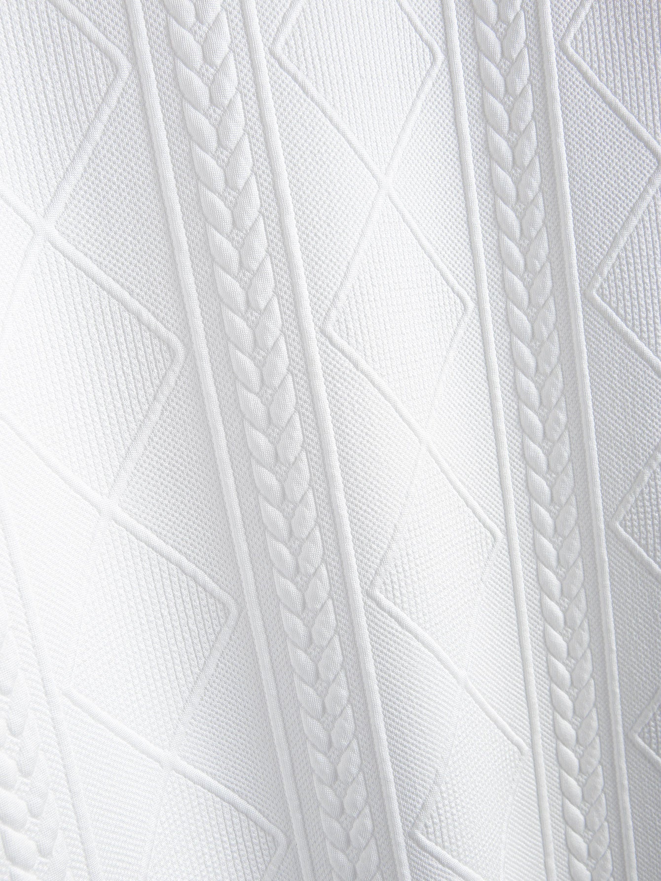 Kurzarm-T-Shirt mit geometrischem Jacquard-Muster und gebogenem Saum