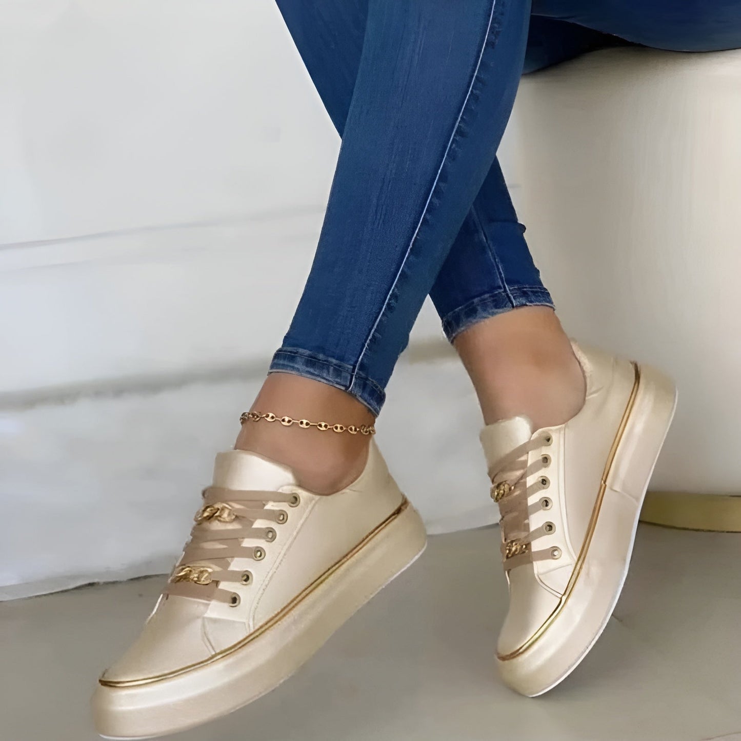 Aveline - Orthopädische Turnschuhe mit Kettenakzent