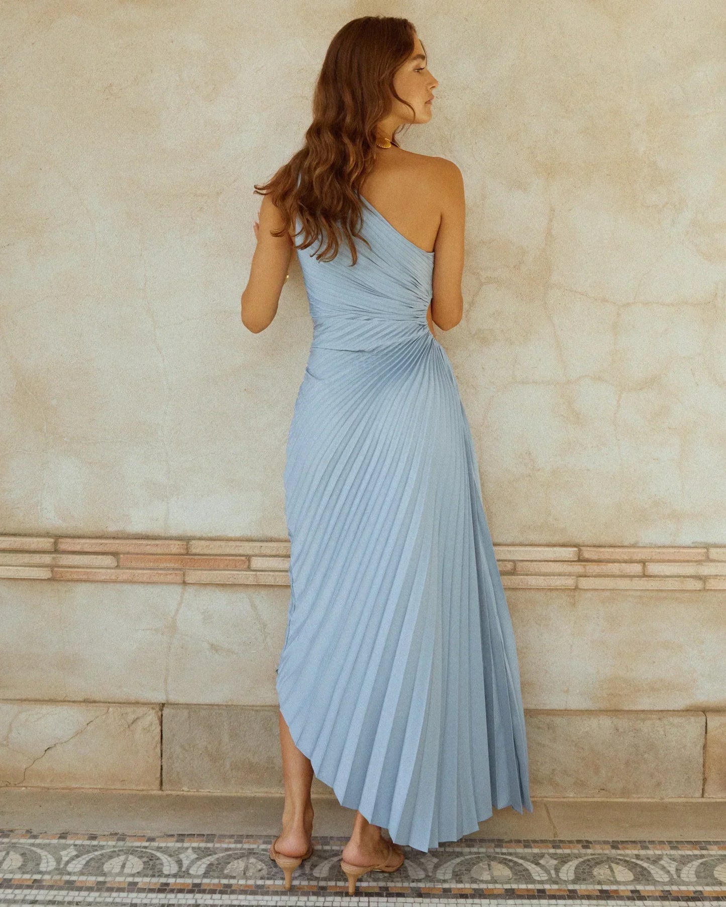 Sylviana - Ein-Schulter-Kleid mit Plissee Midi
