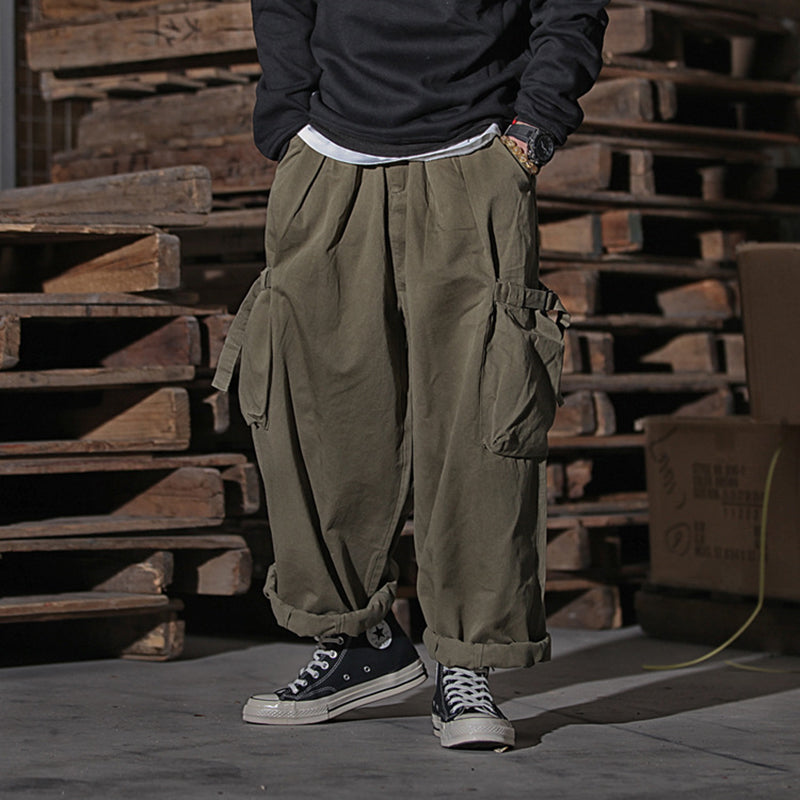 Lose Hose mit weitem Bein