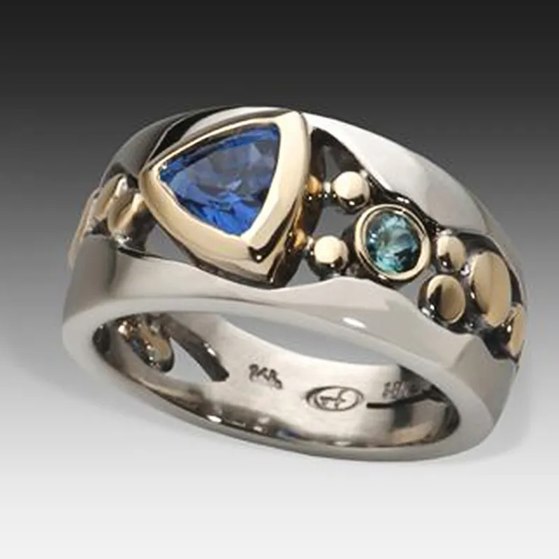 Blauer Kristallring im Vintage-Stil