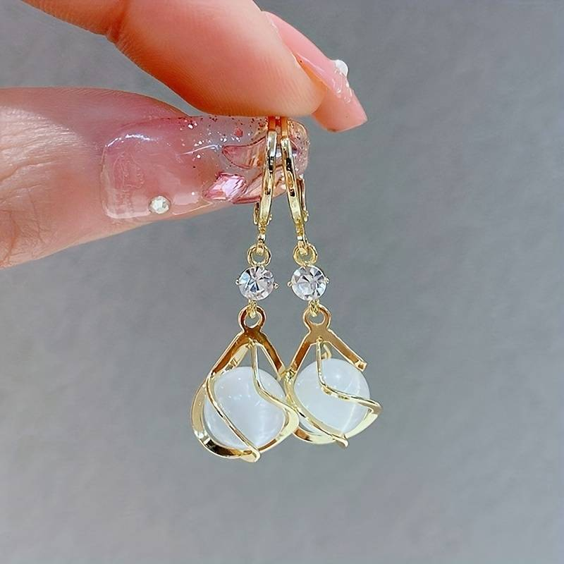 Vintage Weiß Opal baumelnden Gold-Ohrringe