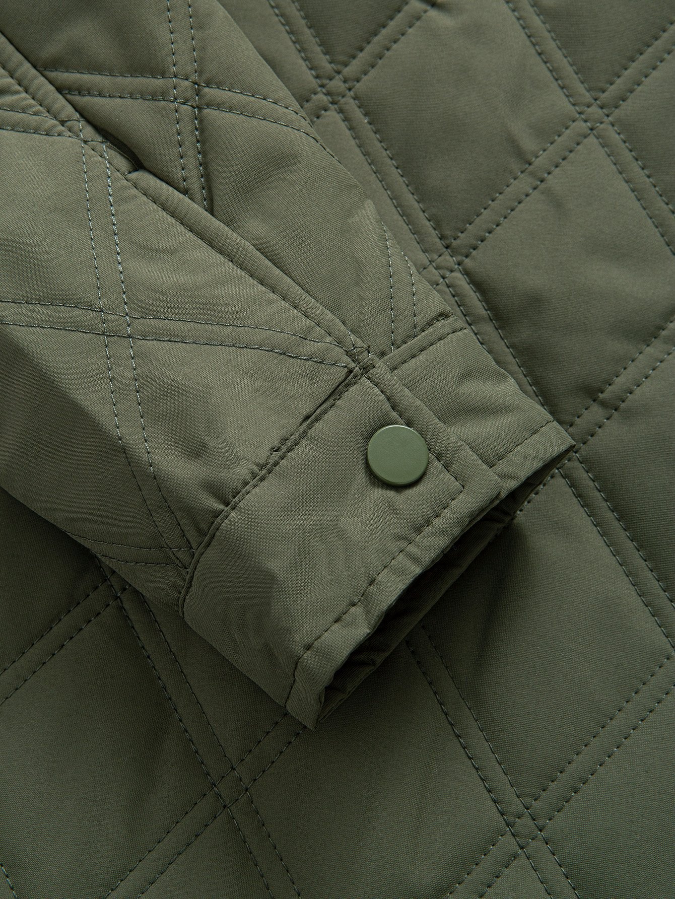 Gestepptes Overshirt mit Knöpfen