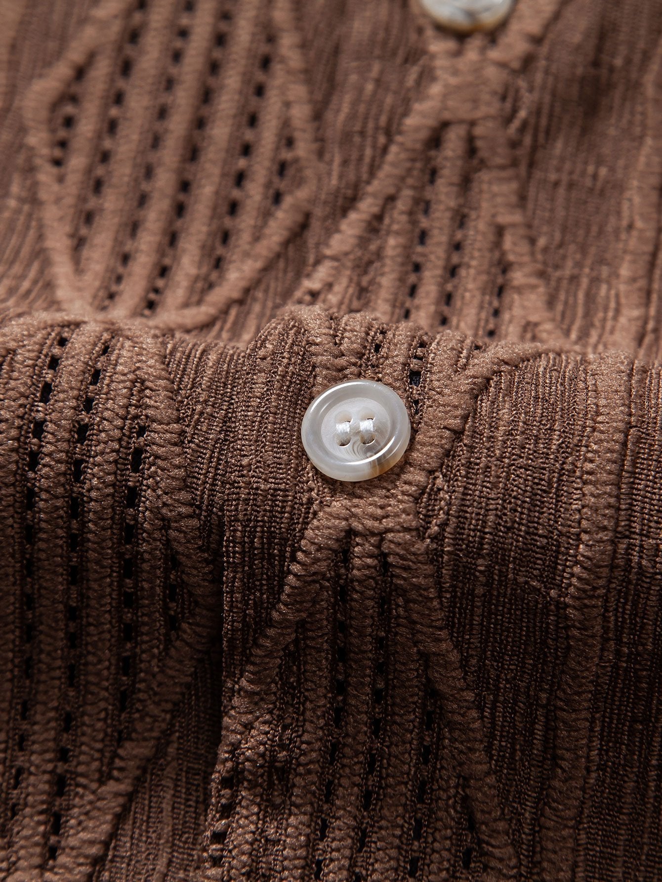 Geometrisches Jacquard-Ösen-Hemd im kubanischen Stil