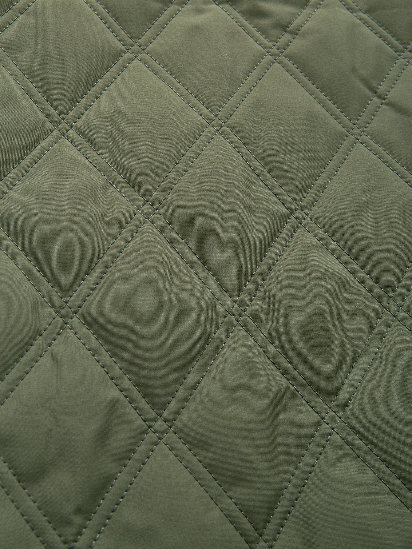 Gestepptes Overshirt mit Knöpfen