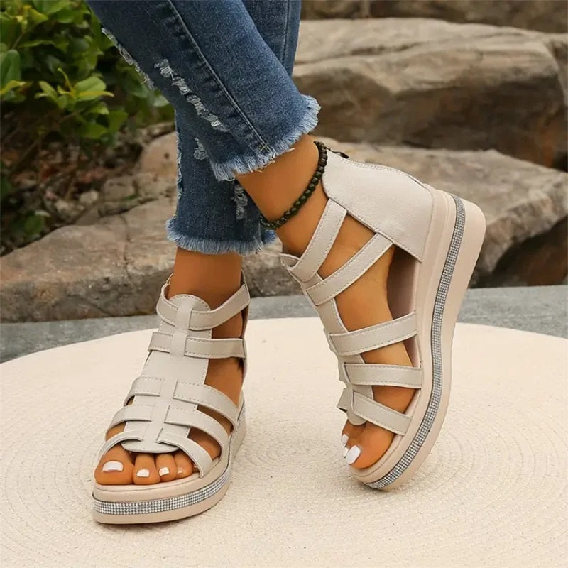 Sara - Plateausandalen mit Strassverzierung