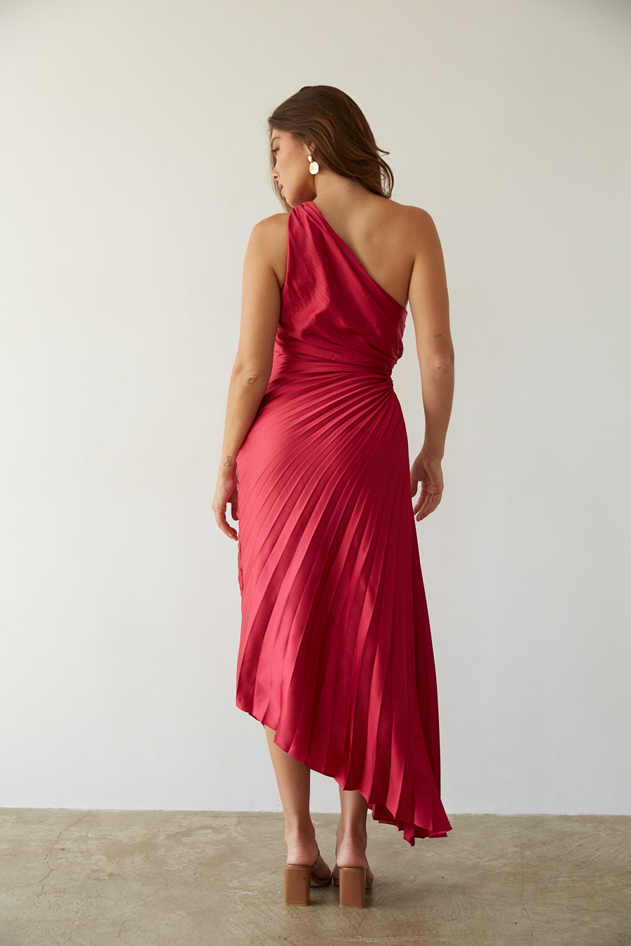 Sylviana - Ein-Schulter-Kleid mit Plissee Midi