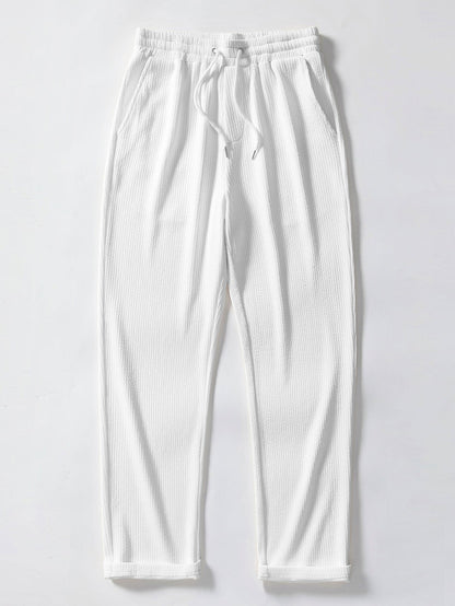 Langärmliges, figurbetontes Shirt mit geripptem Stehkragen und gerade geschnittene Hose mit geripptem Saum