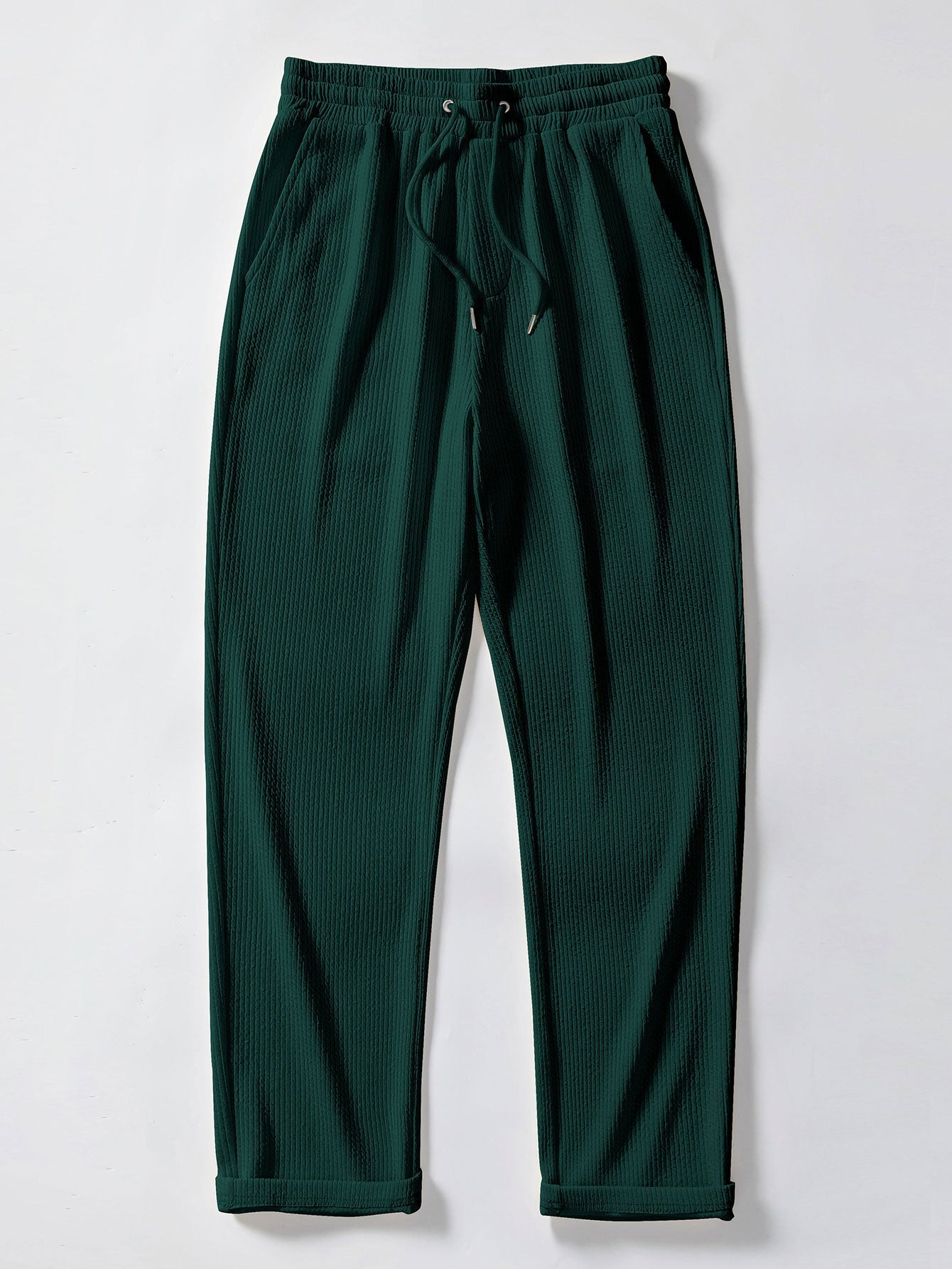 Langärmliges, figurbetontes Shirt mit geripptem Stehkragen und gerade geschnittene Hose mit geripptem Saum