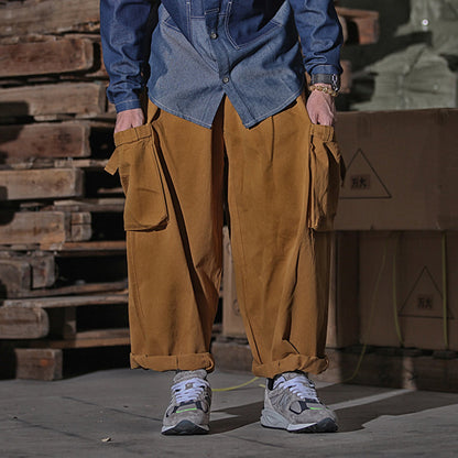 Lose Hose mit weitem Bein