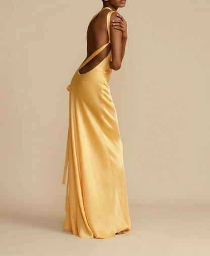 Lisa - Langes Satinkleid mit asymmetrischer Schulterpartie und offenem Rücken