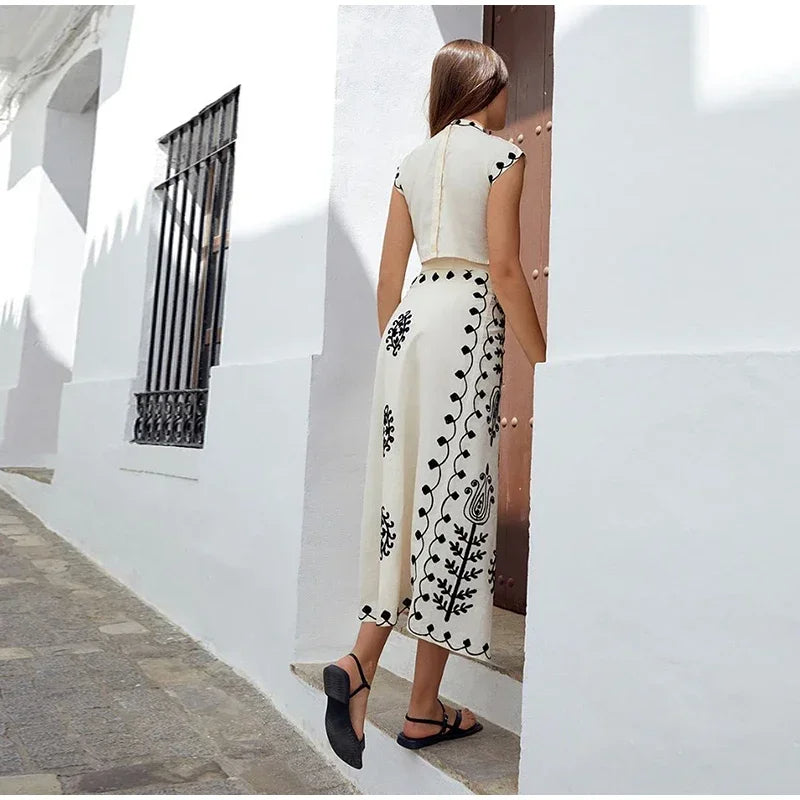 Lottie - Kurzes Oberteil und Portfolio Rock Set mit gesticktem Ethno-Print