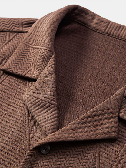 Kurzärmeliges kubanisches Hemd mit geometrischem Strukturmuster