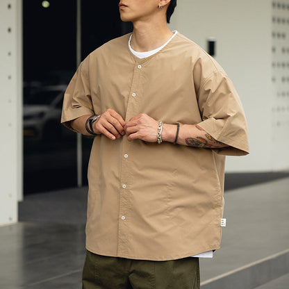 Kragenloses Vintage-Shirt mit kurzen Ärmeln