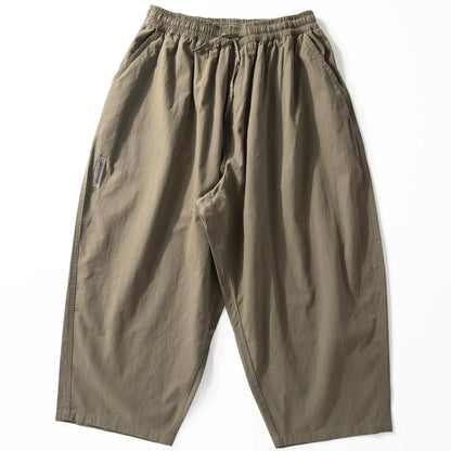 Japanische Karottenhose mit weitem Bein und lockerem Sitz