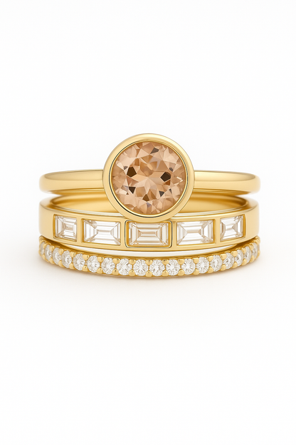 Eleganter Goldring mit eingelegtem Kristall