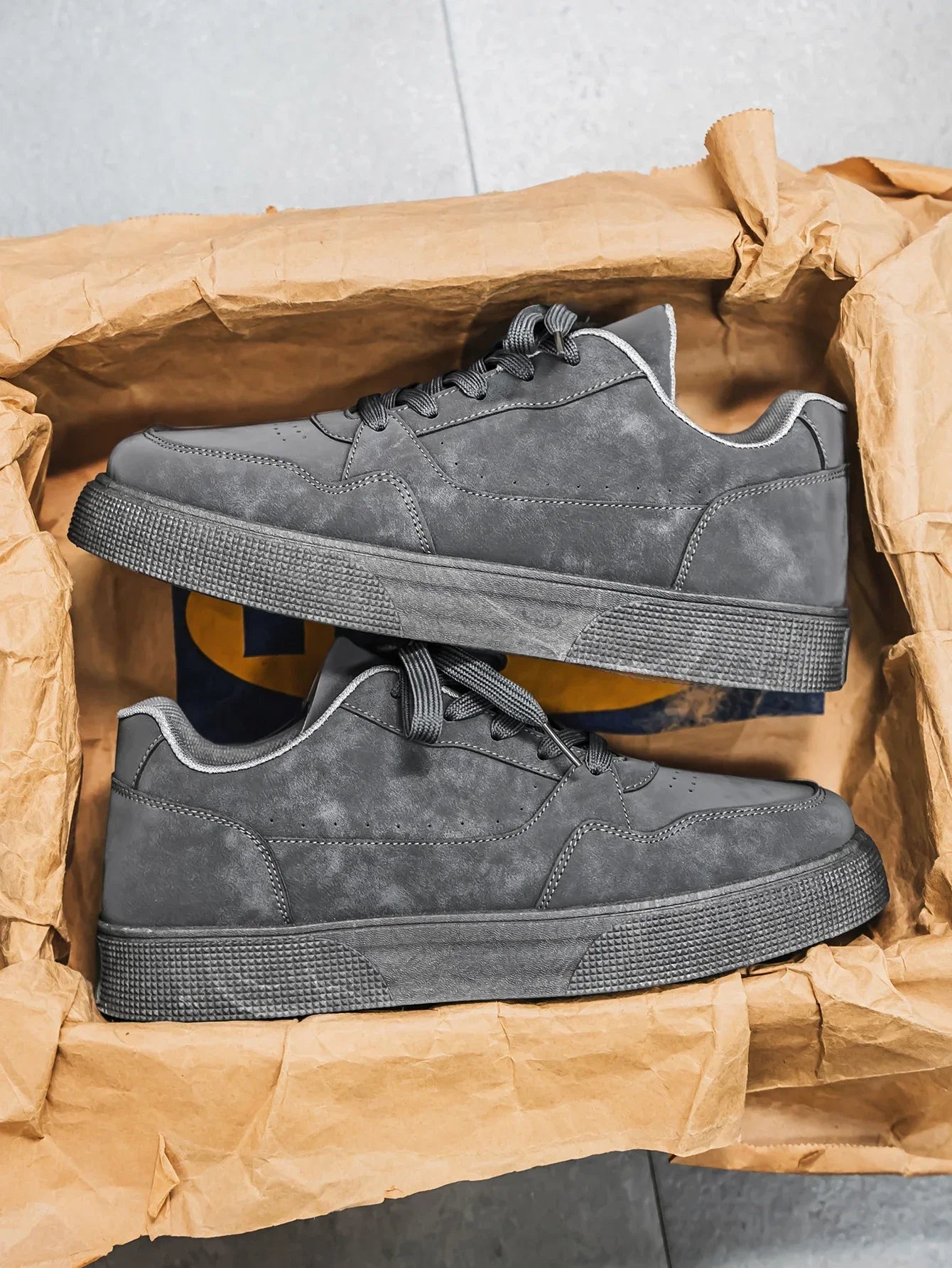 Valen Sneaker aus Wildleder