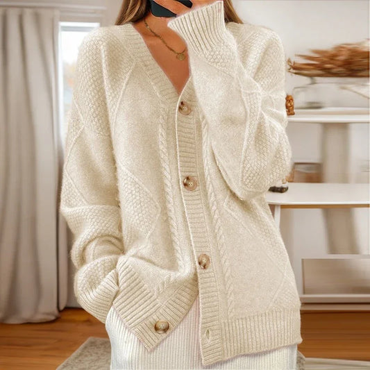 Emma - Gemütliche Strickjacke mit Zopfmuster