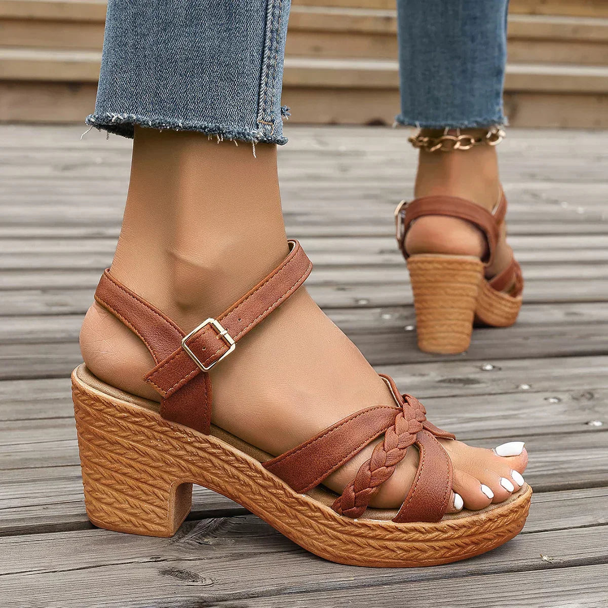 LINA | SANDALEN MIT GEFLOCHTENEM ABSATZ