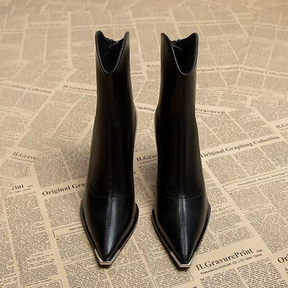 Jasmine - Eleganter Stiefel mit Chromspitze