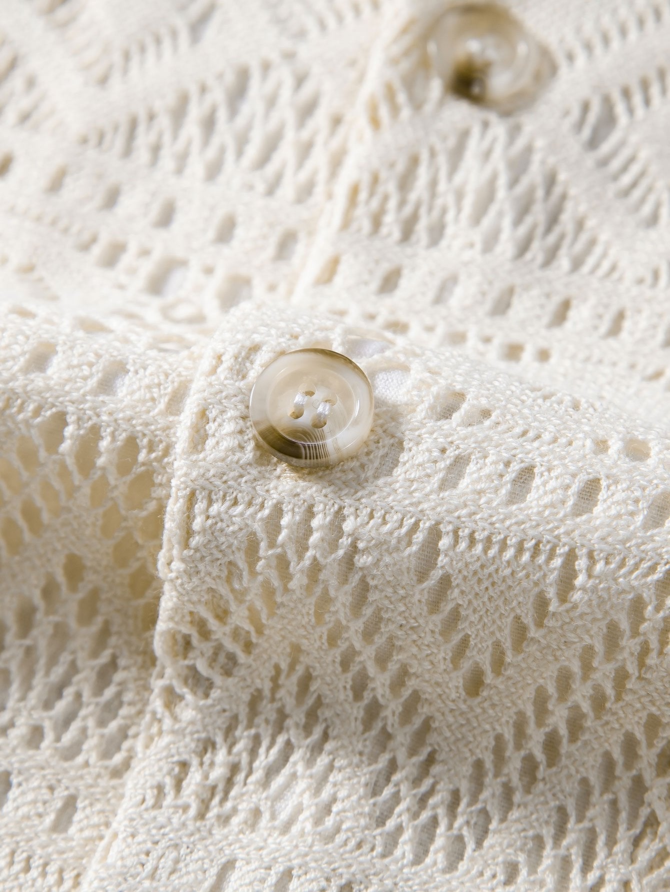 Kurzärmeliges kubanisches Hemd mit geometrischem Strukturmuster