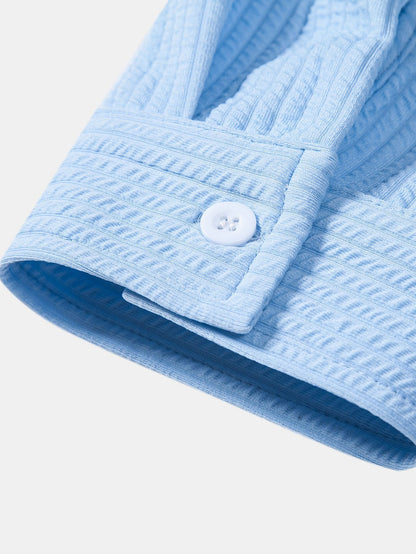 Langärmliges, figurbetontes Shirt mit geripptem Stehkragen und gerade geschnittene Hose mit geripptem Saum