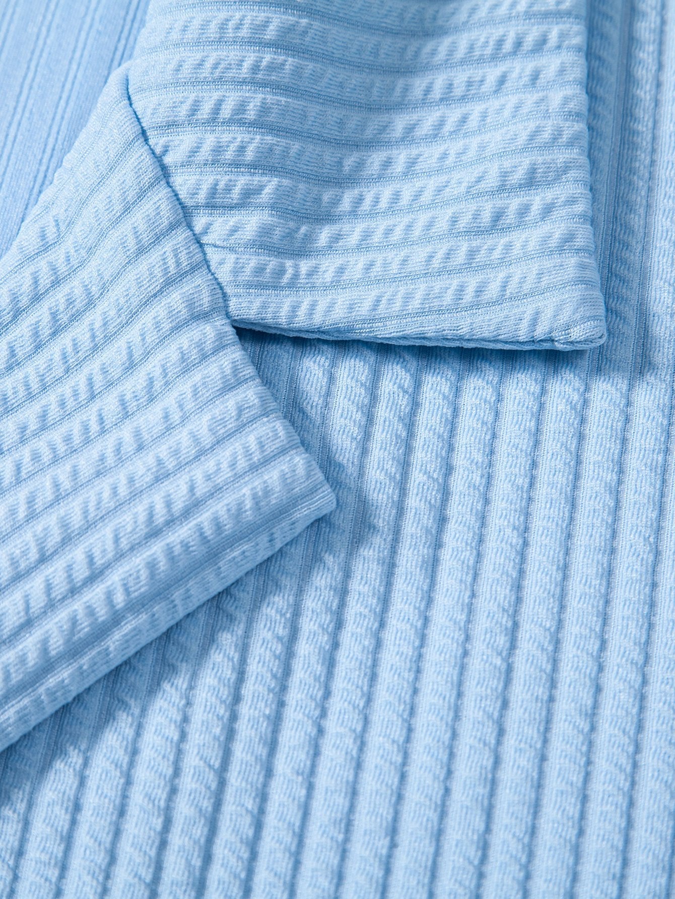 Muscle Fit geripptes tiefes kubanisches Hemd