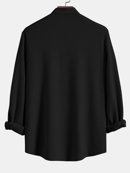 Langärmliges, figurbetontes Hemd mit geripptem Stehkragen