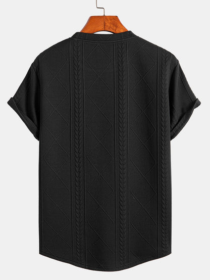Kurzarm-T-Shirt mit geometrischem Jacquard-Muster und gebogenem Saum