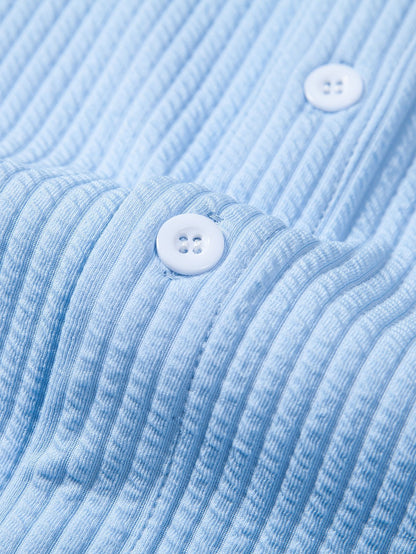 Langärmliges, figurbetontes Hemd mit geripptem Stehkragen