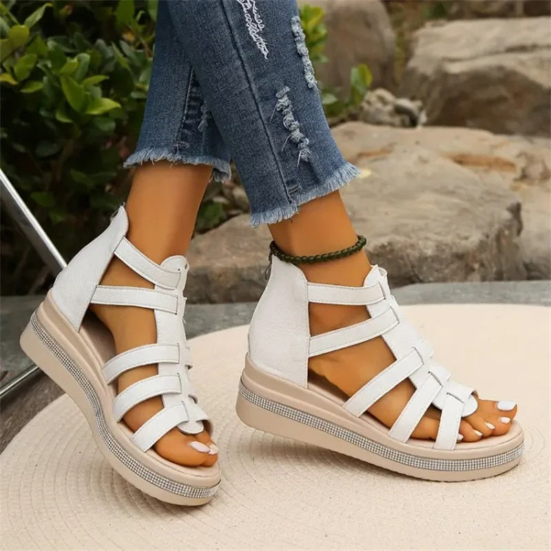 Sara - Plateausandalen mit Strassverzierung